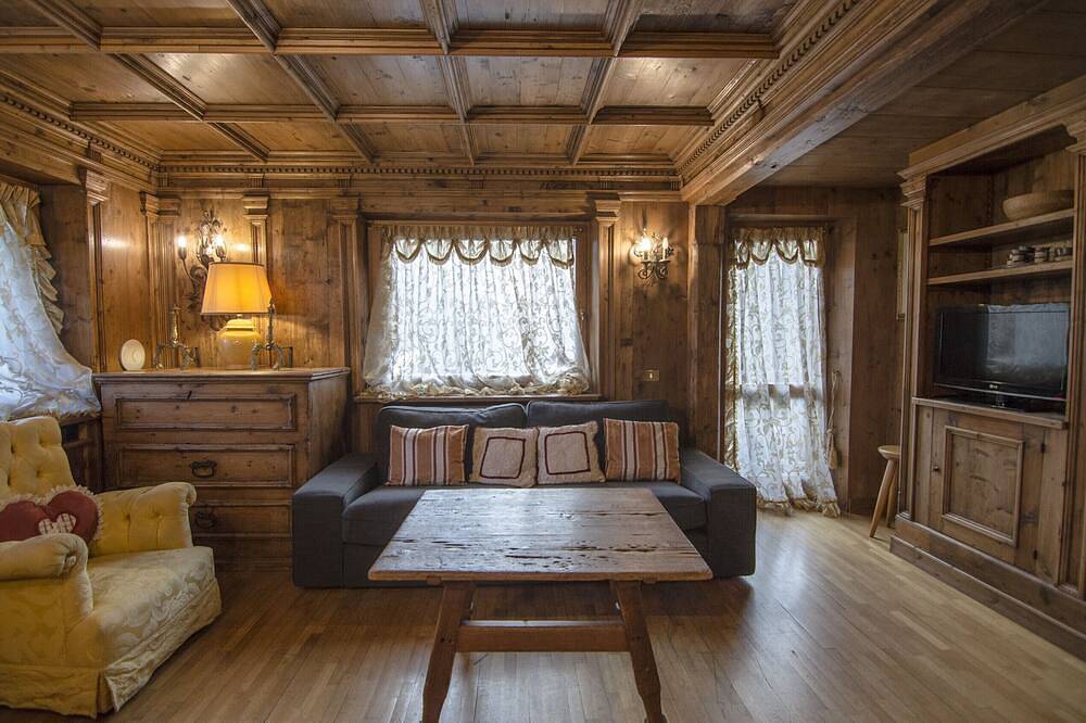 Ganze Wohnung, Cà Enrosarida 2 Wohnung im zentralen Bereich - 6 Betten - Wifi in San Vito di Cadore, Dolomiti Superski