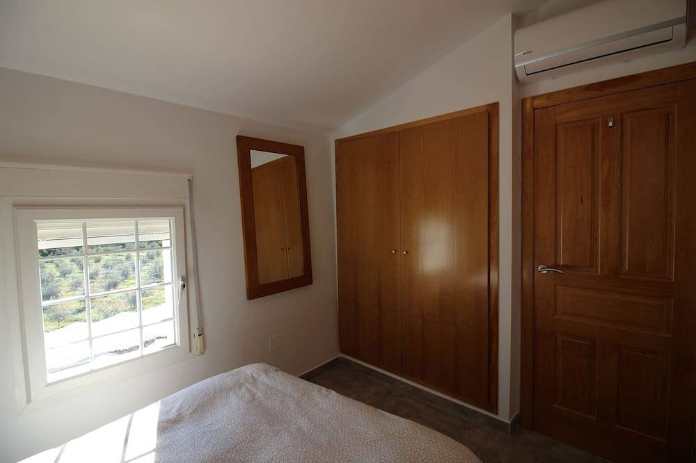 Detached country house with private pool, gardens & parking, perfect for family in Blanca, Murcia Inland