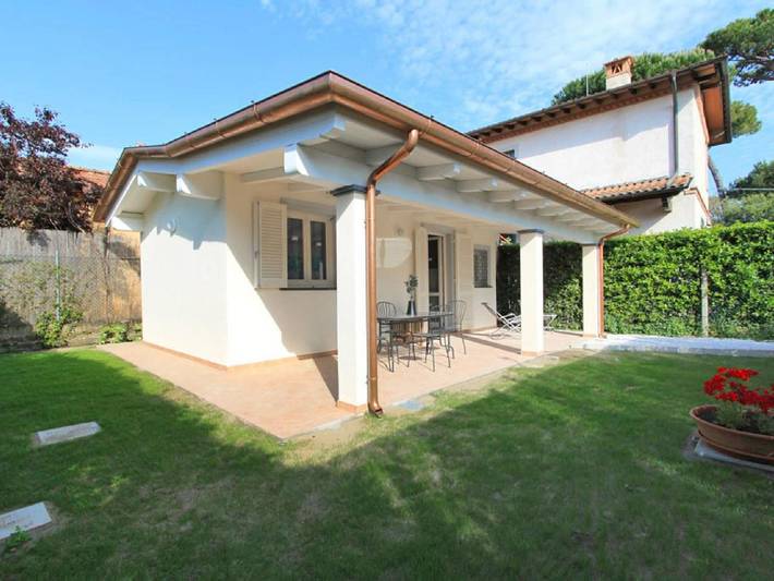 Villa per 2 persone, con terrazza e giardino a Forte dei Marmi