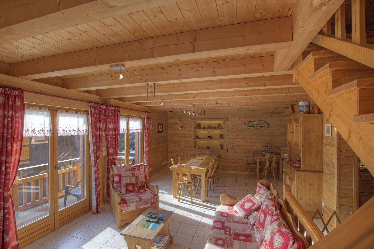Chalet 'Makaau - Praz De Lys' with Mountain View, Private Terrace and Wi-Fi in Praz de Lys, Taninges