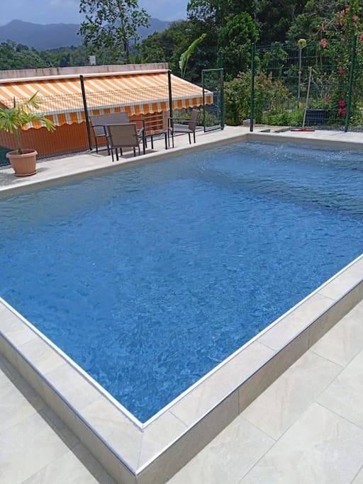 Gîte pour 4 personnes, avec jardin ainsi que terrasse et piscine à Petit-Bourg - 4