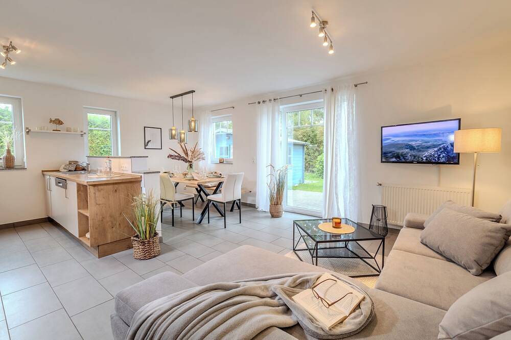 Modern vacation home for up to 8 people, close to nature and quiet in Fehmarn Ouest, Fehmarn