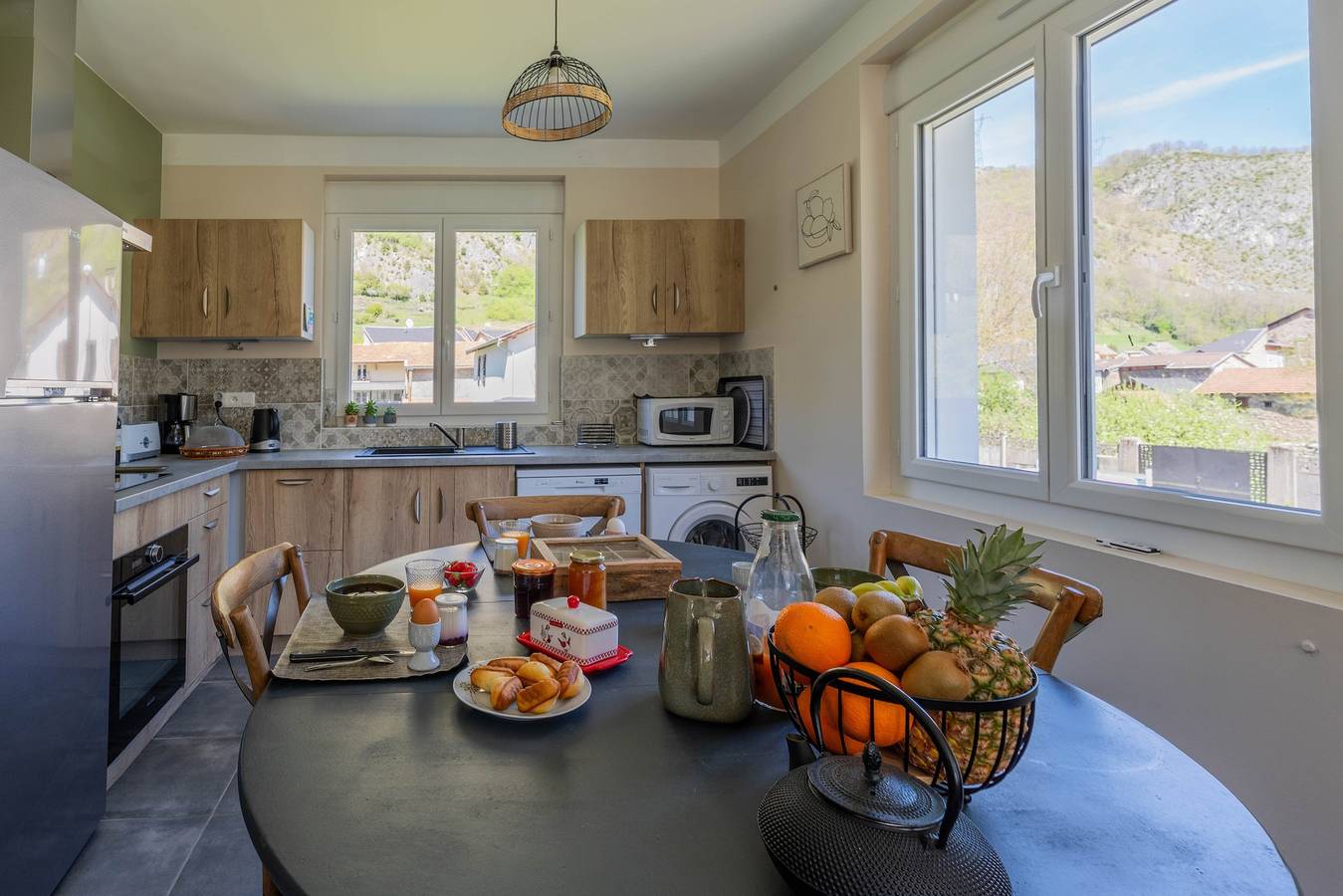 Gîte Du Montcalm : Vue Montagne, Terrasse Commune et Wi-Fi in Auzat, Parc naturel régional des Pyrénées ariégeoises
