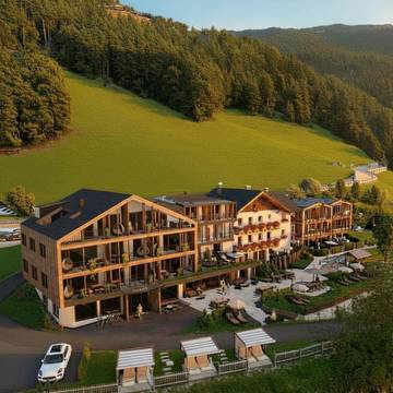 Ferienwohnung für 3 Personen, mit Ausblick und Sauna sowie Garten und Pool, mit Haustier in Brixen