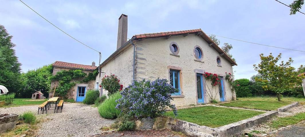 Location de vacances pour 20 personnes, avec vue et jardin à Saint-Pierre-du-Chemin