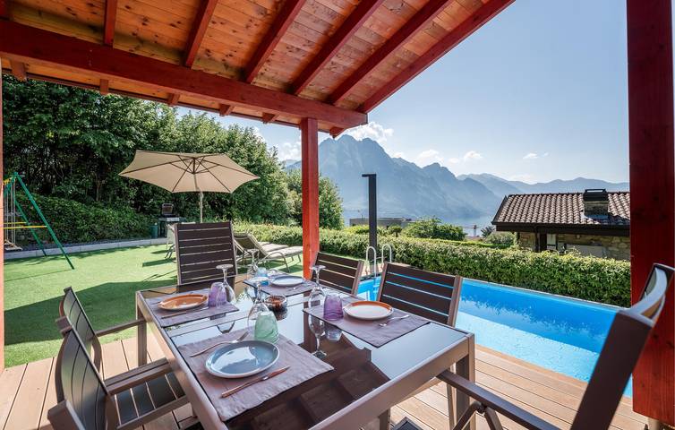 Rückzugsort am See mit Pool und Terrasse in Gemeinde Solto Collina, Iseosee