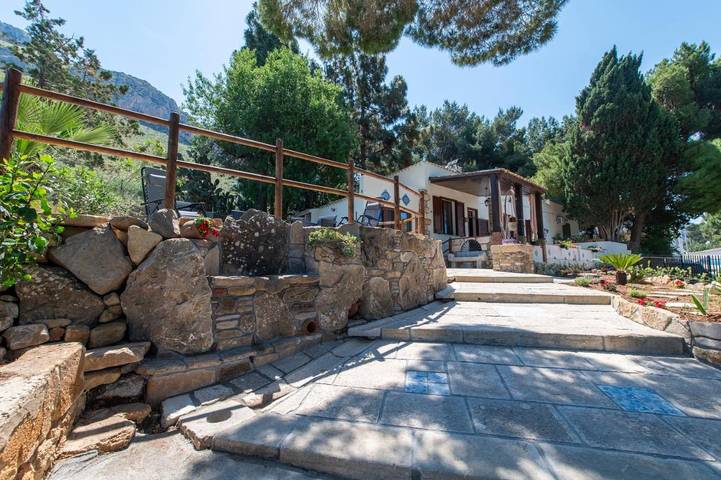Villa per 4 persone, con terrazza e giardino nonché panorama a Macari