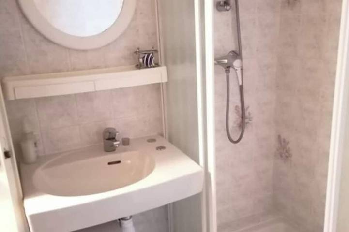House with direct access to the beach, quiet with enclosed garden. in Saint-Gilles-Croix-de-Vie, Valle della Loira