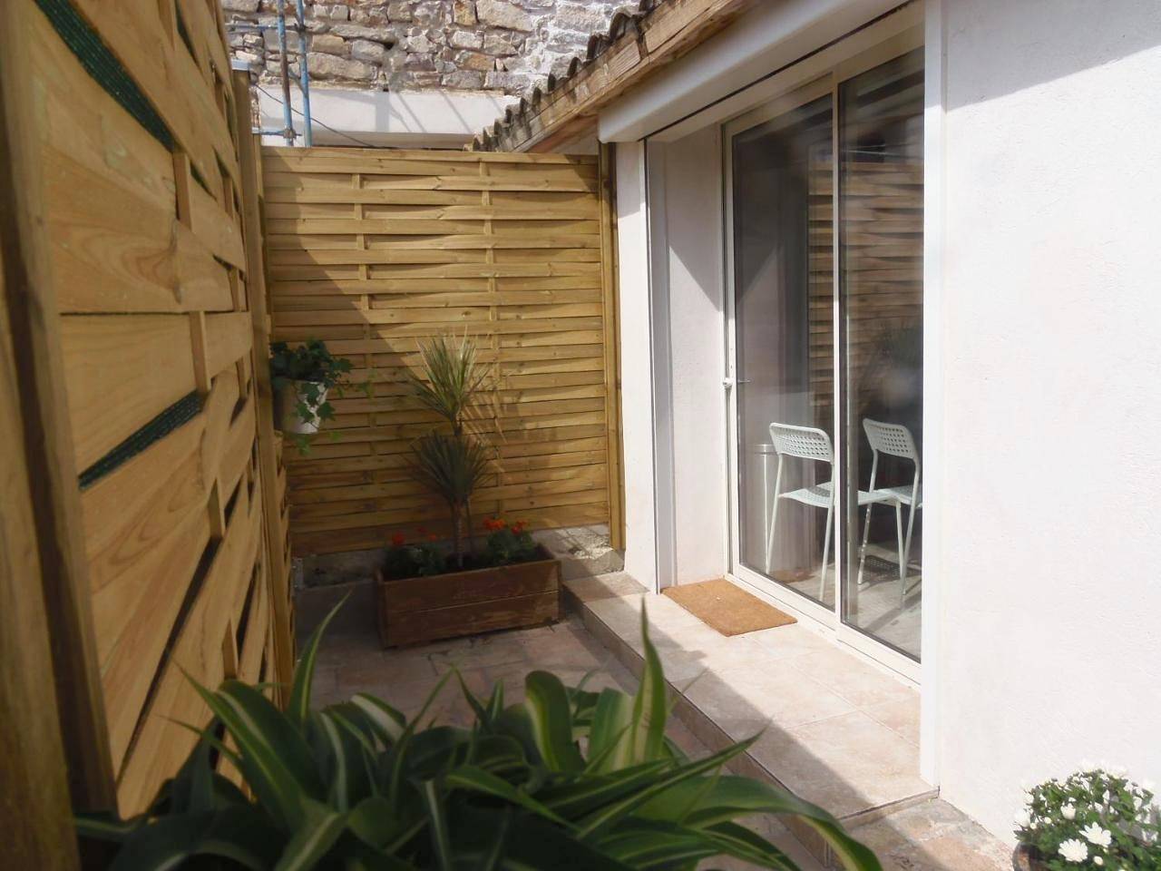 Appartement entier, Apartment in Aimargues, Côte méditerranéenne (France)