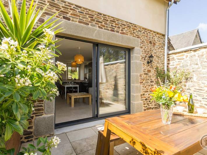 Gîte pour 4 personnes, avec jardin à Saint-Aubin-de-Terregatte