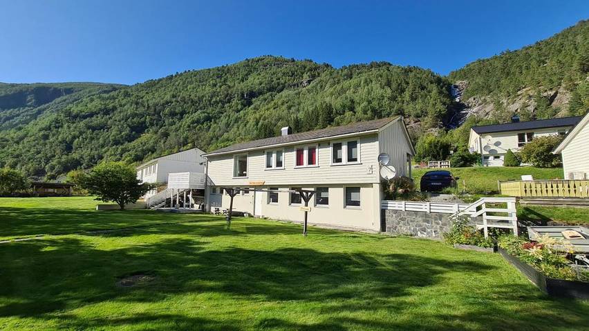 Ferienhaus für 2 Personen, mit Terrasse und Ausblick sowie Garten und Seeblick in Odda - 2