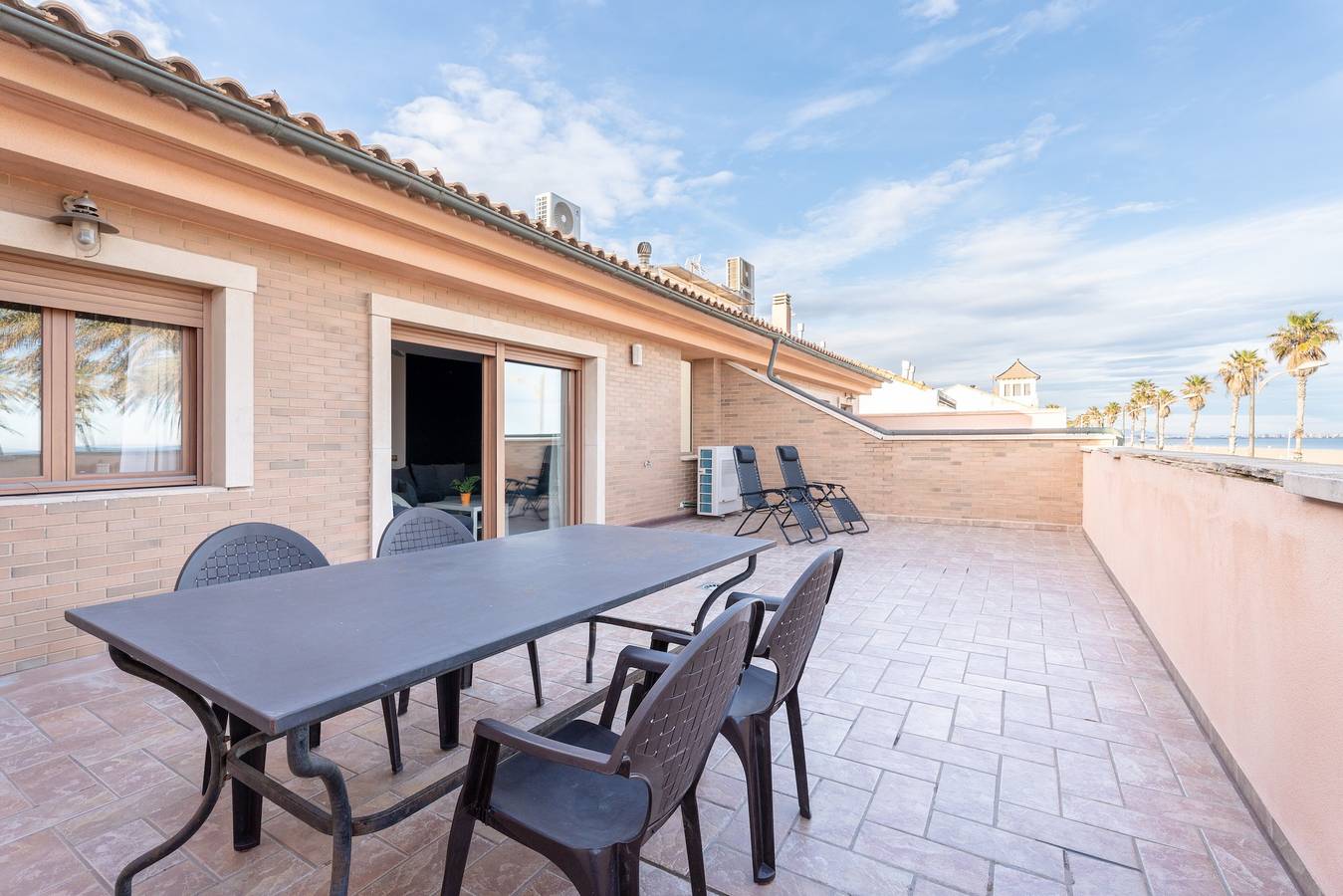 Villa 'Unique Patacona' mit Meerblick, Wi-Fi und Klimaanlage in Playa de la Patacona, Alboraya