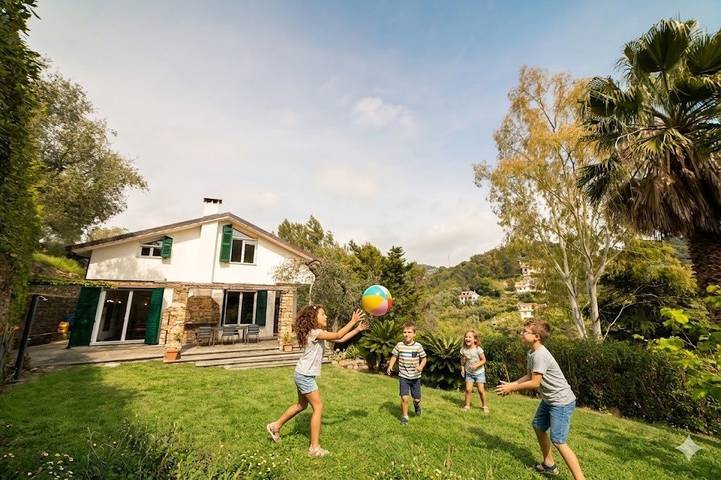 Villa pour 12 personnes, avec Jardin à Imperia