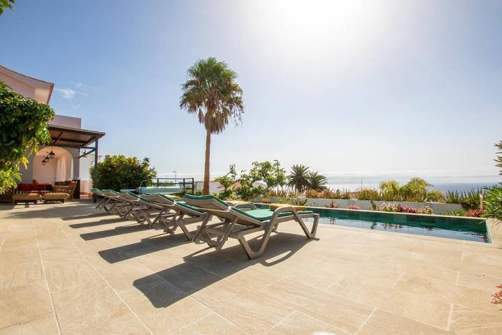 Casa rural para 14 personas, con piscina además de vistas y jardín en El Rosario - 2