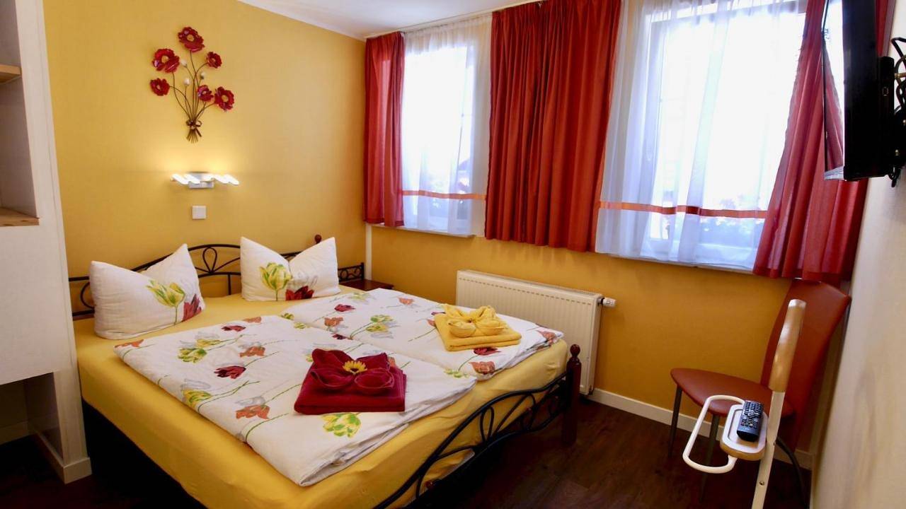 Double or Twin Room with Bathroom in Wartburg, Eisenach