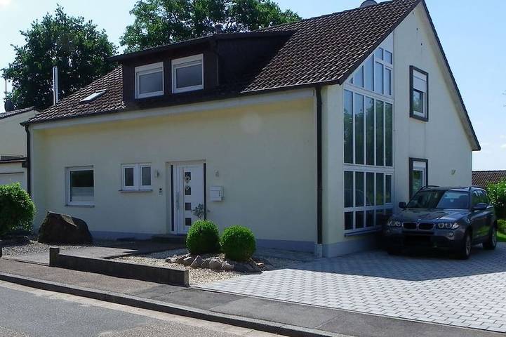 Ferienhaus für 6 Personen, mit Sauna und Balkon sowie Garten, mit Haustier in Pirmasens