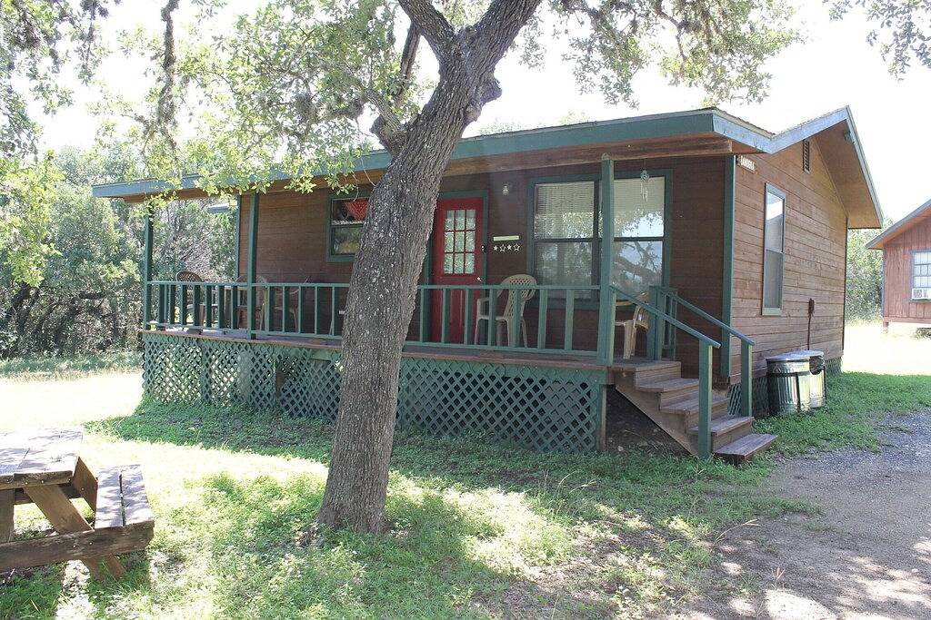 The Bandera Cabin 3Bd / 1Bath @ Whisky Mountain - Großartige Lage! in Rio Frio, Real County