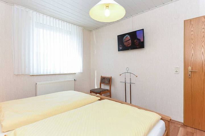 Ferienhaus für 4 Personen, mit Balkon/Terrasse und Terrasse sowie Garten und Pool in Ostfriesland - 3