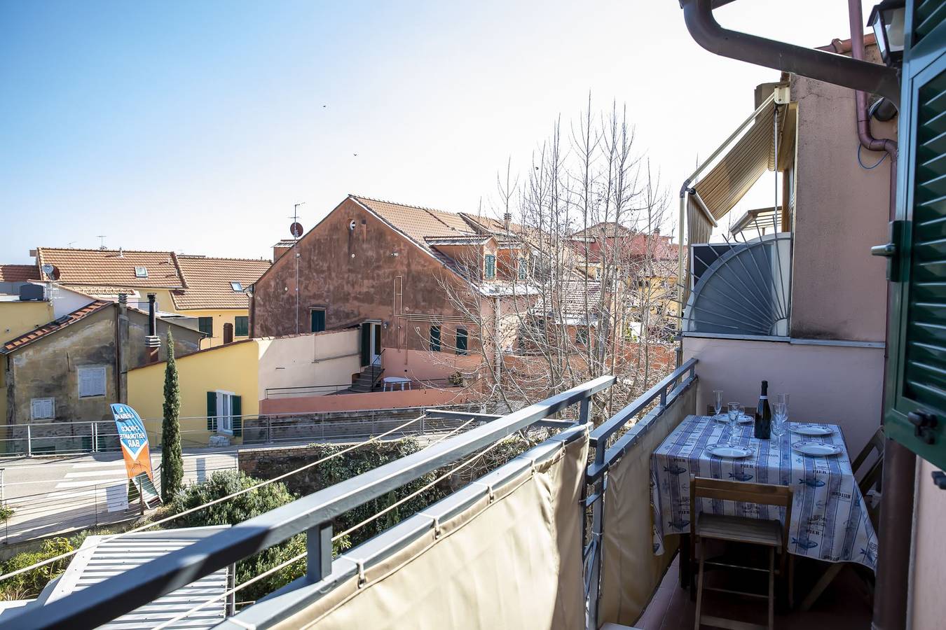Ganze Ferienwohnung, Ferienwohnung für 4 Personen mit Balkon in San Lorenzo al Mare, Riviera di Ponente