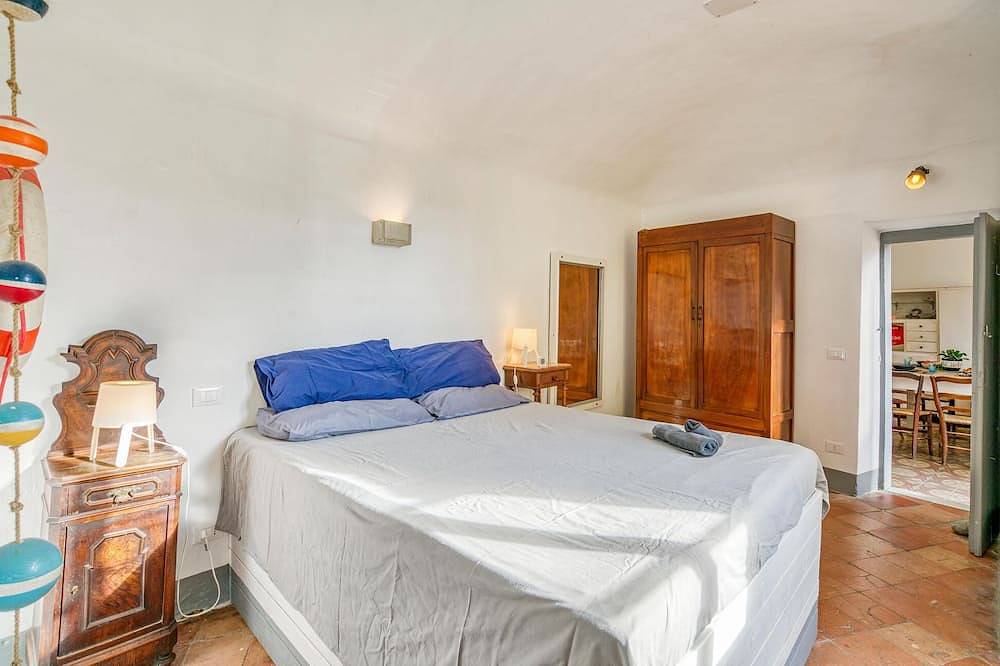 Entire apartment, Awesome apartment in Imperia with Wifi in Spiaggia d'Oro (Imperia), Imperia