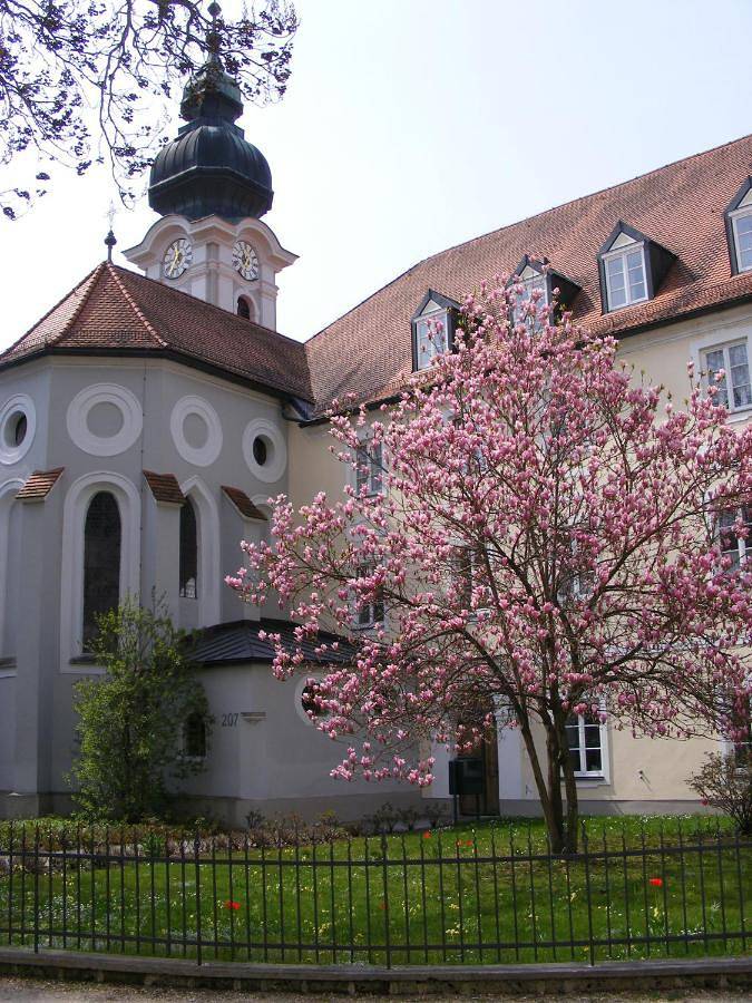 Hotel, mit Terrasse und Garten sowie Ausblick in Burghausen - 4