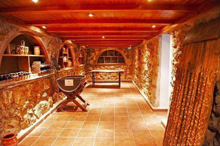 Casa rural para 16 personas, con Balcón y Jacuzzi además de Terraza y Jardín en Uclés - 4