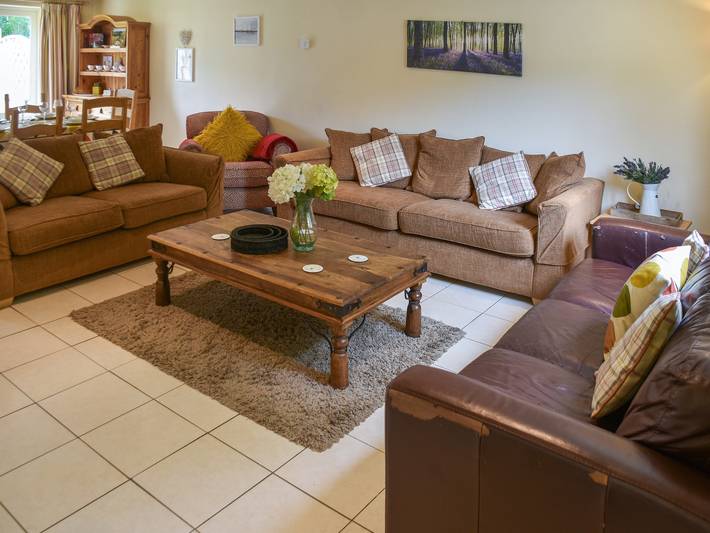 Log cabin for 10 people, with garden, with pets in Northamptonshire