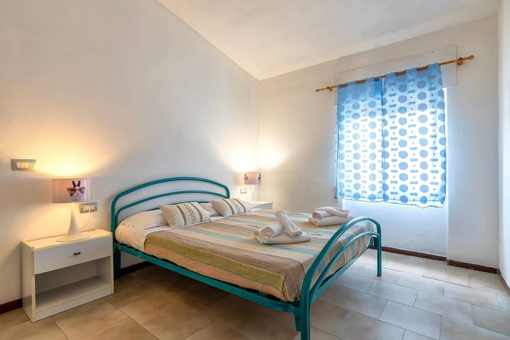 Apartamento entero, Apartamento 'Trilocale Ginepro Vista Mare 2' con vistas al mar, Wi-Fi y aire acondicionado in La Muddizza, Valledoria