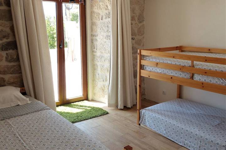 Maison en pierre spacieuse et récemment rénovée avec piscine et vue imprenable in Municipalité de Kotor