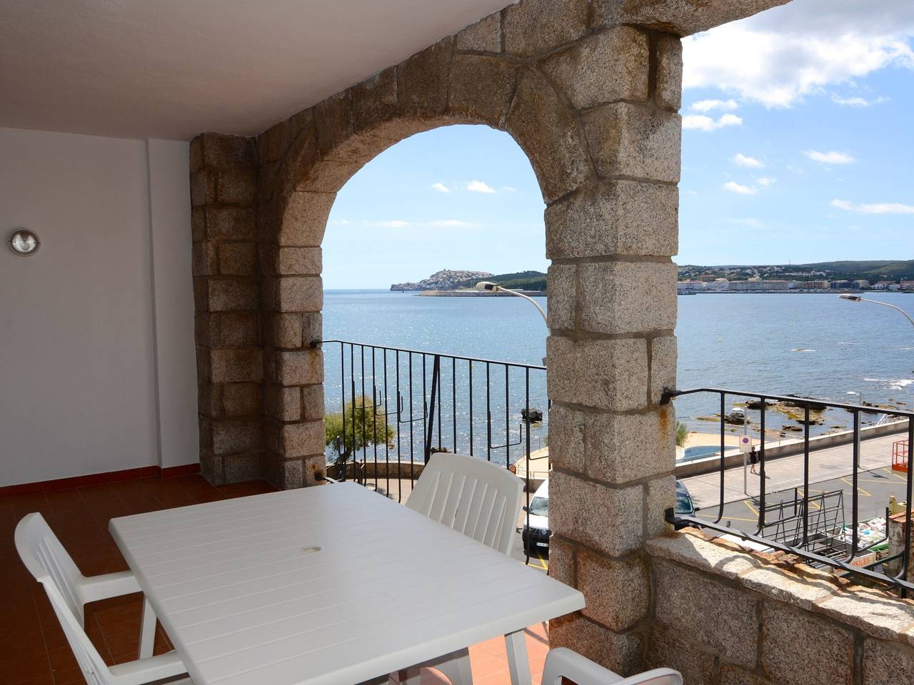 Geheel appartement, Spacious apartment in L'Escala for 10 people with parking and terrace in L'Escala, Upper Empordà