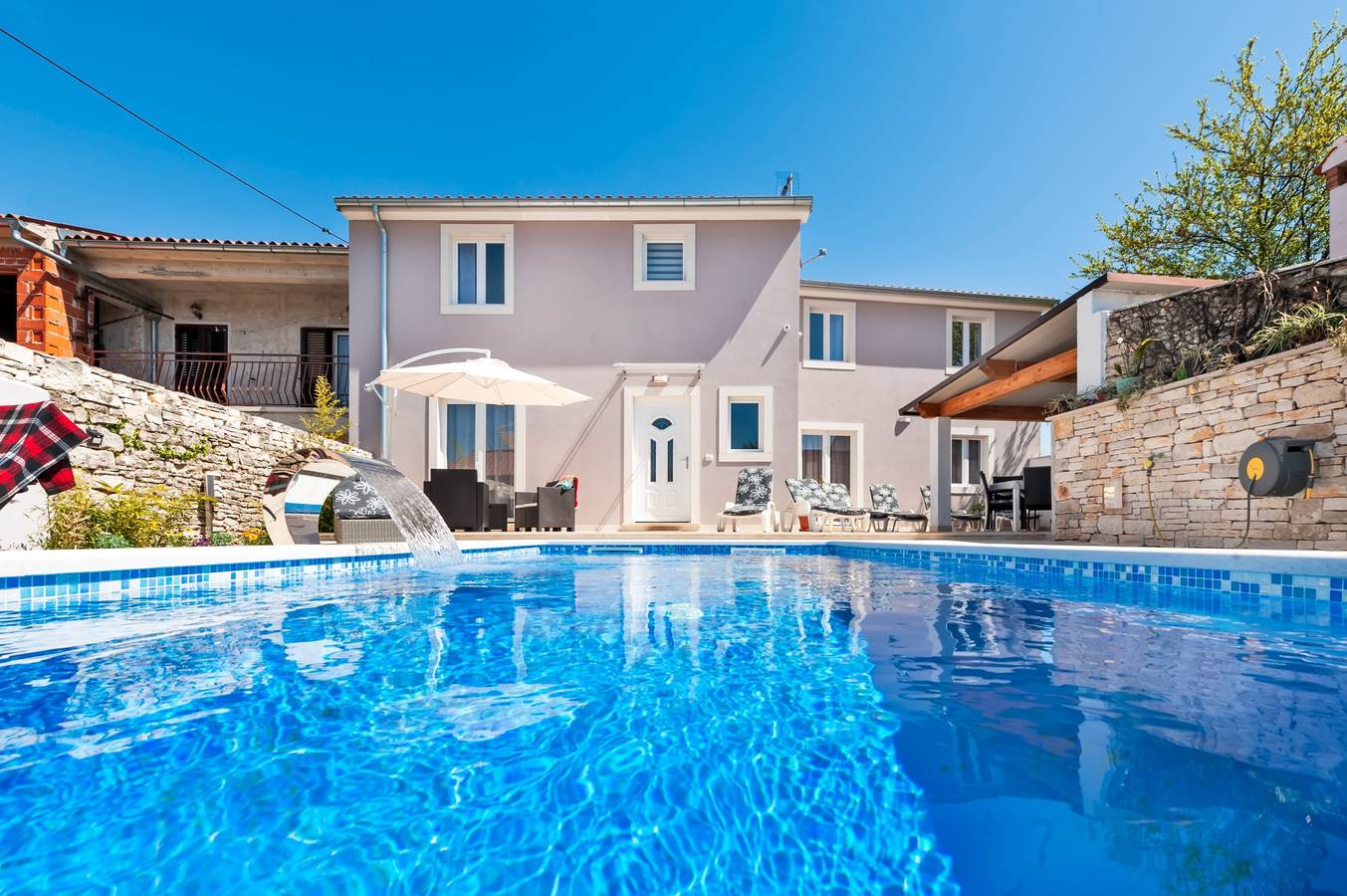 Schöne Villa Nina mit privatem Pool in sehr ruhig in Žminj, Zentralistrien