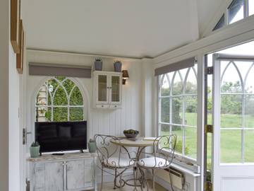 Cottage for 2 People in Fittleworth, West Sussex, Photo 2