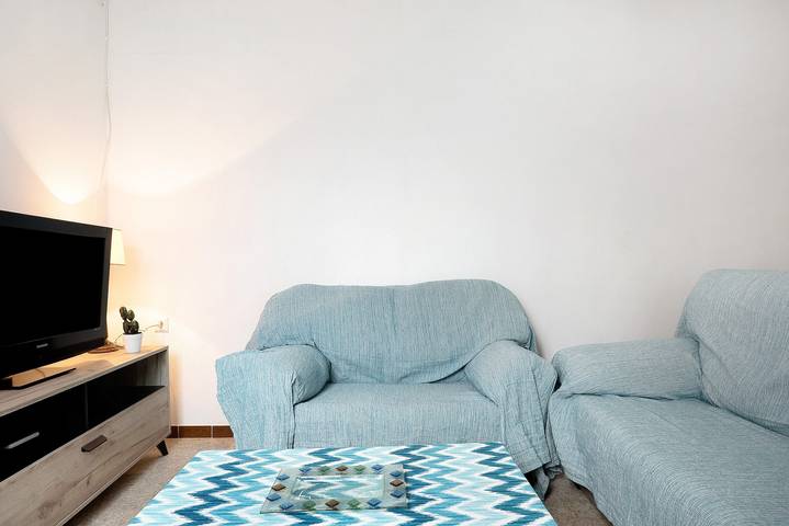 Apartamento entero, Apartamento vacacional 'Casa Juani - Solo Familias' con terraza compartida y Wi-Fi in Conil de la Frontera, Costa de la Luz