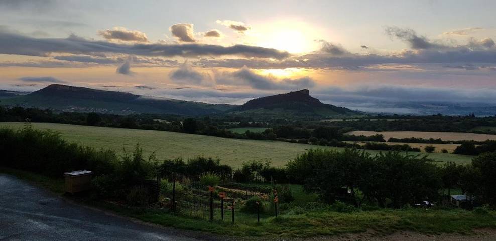 Location de vacances pour 4 personnes, avec terrasse ainsi que jardin et vue à Solutré-Pouilly - 3