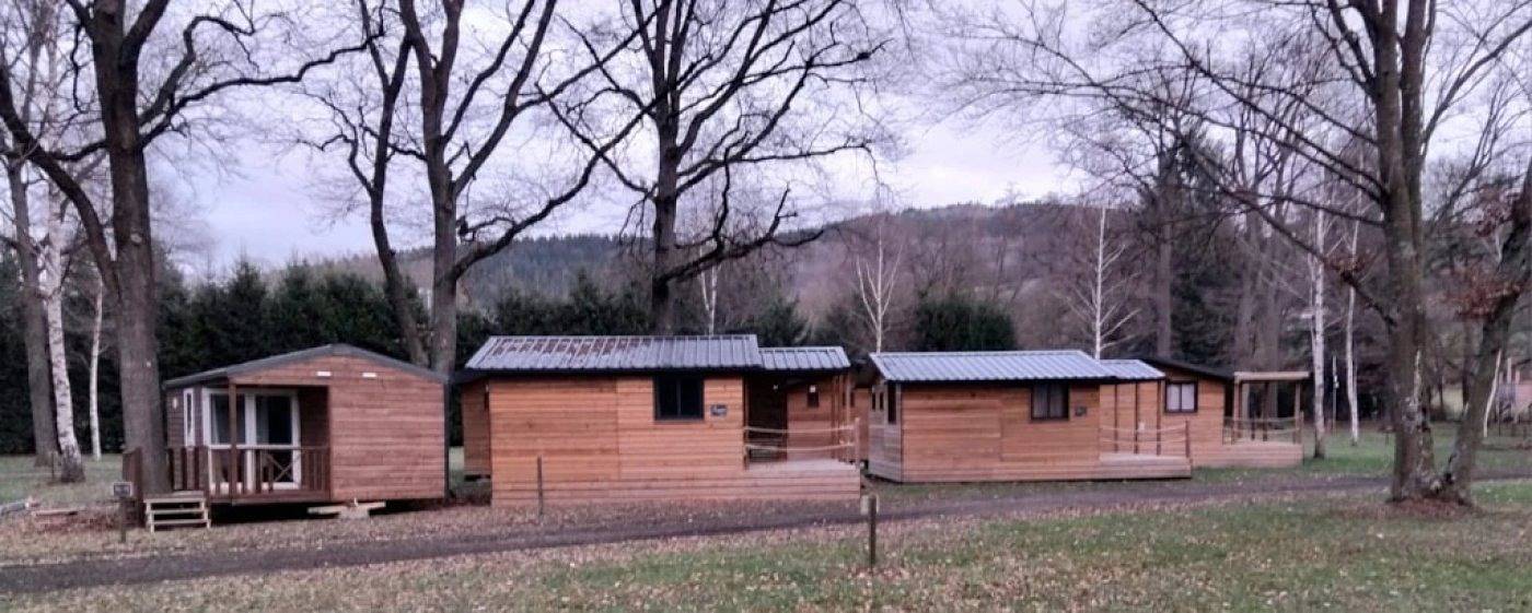 Zecamping 3 étoiles piscine pet friendly club enfant tente 27m2 4 pers in Sauxillanges, Parc Naturel Régional Livradois-Forez