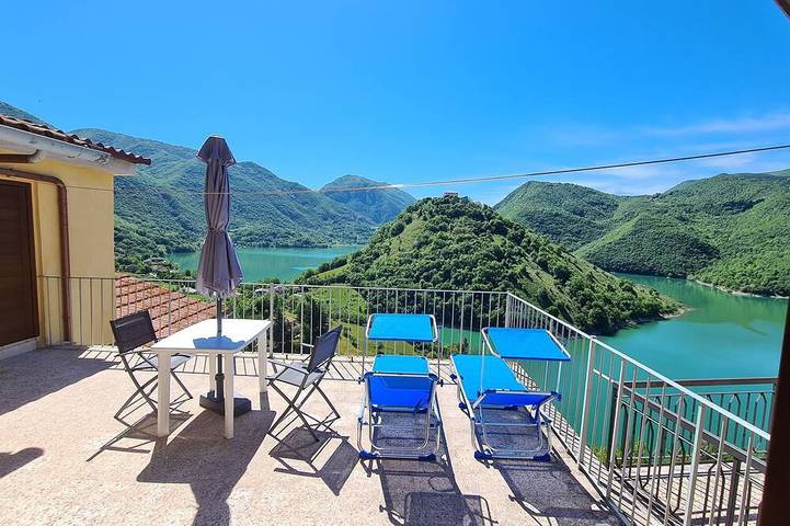 Gîte pour 6 personnes à Castel di Tora