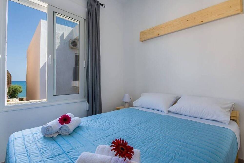 \"Sea\" Entire House 20 Metres From Sandy Beach. in Agia Marina, Chaniaregionen