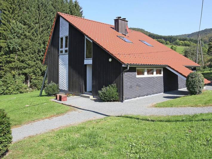 Ferienhaus für 8 Personen, mit Garten in Bestwig