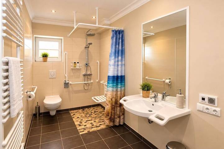 Ferienhaus für 26 Personen, mit Whirlpool und Terrasse sowie Garten und Sauna in Blekendorf - 4