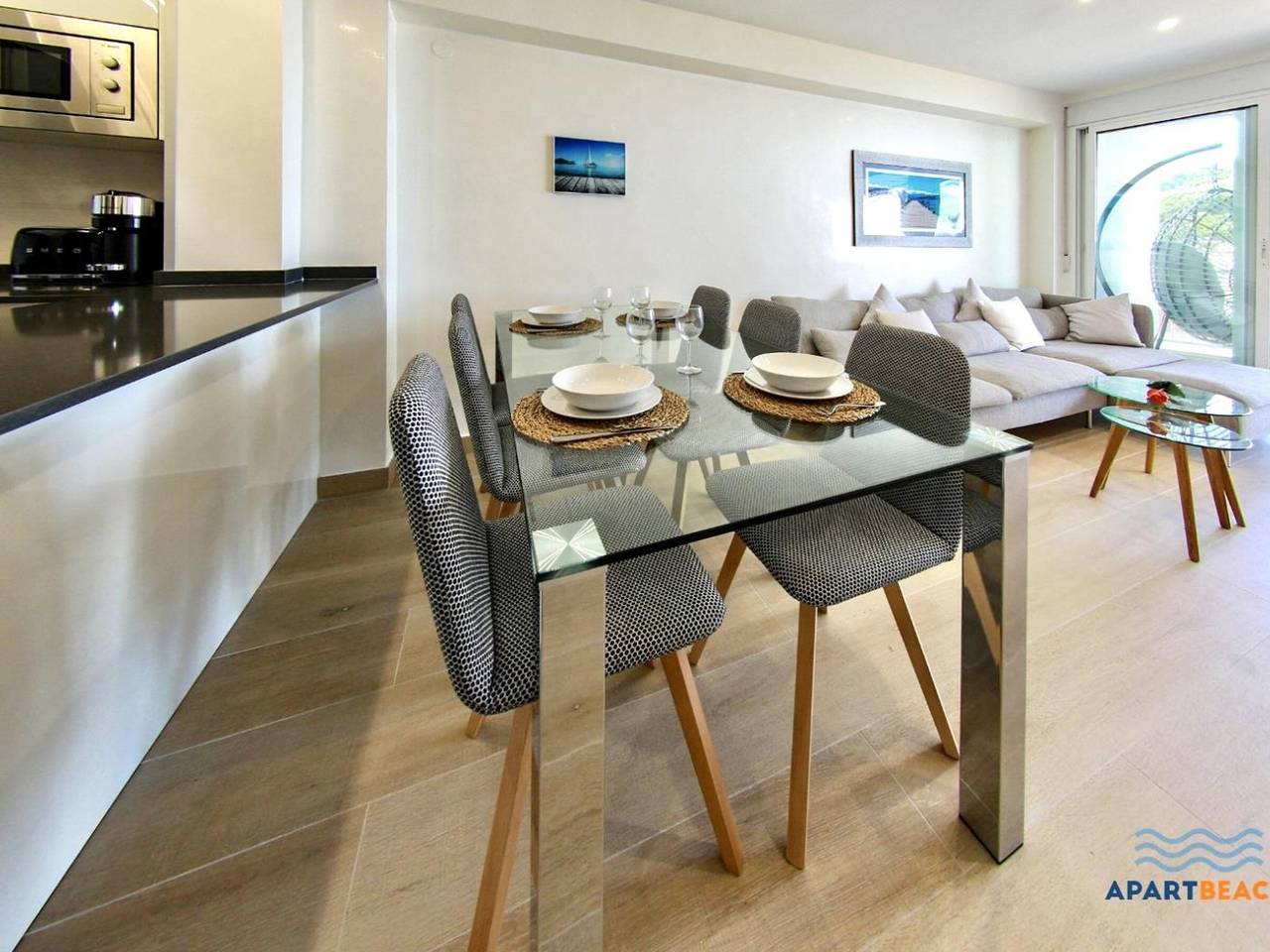 Ganze Wohnung, Geräumige Wohnung in La Pineda, 3 Schlafzimmer, klimatisiert, direkt am Strand in La Pineda, Platja de la Pineda