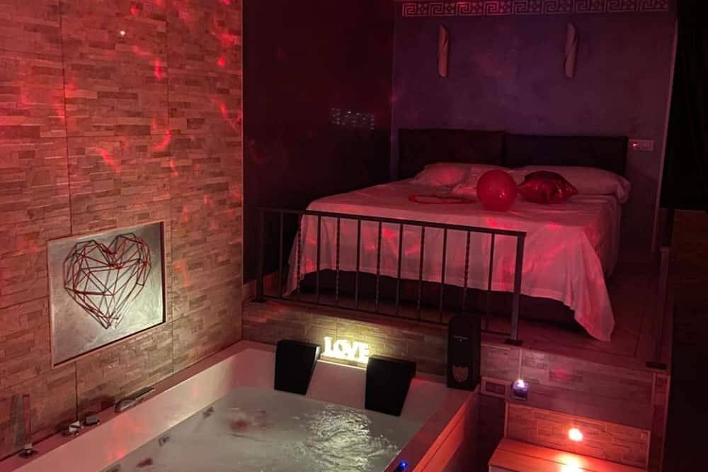 Apartamento entero, Apartamento 'Sweetlove' con vistas a la montaña, Wi-Fi y aire acondicionado in Terracina, Agro Pontino