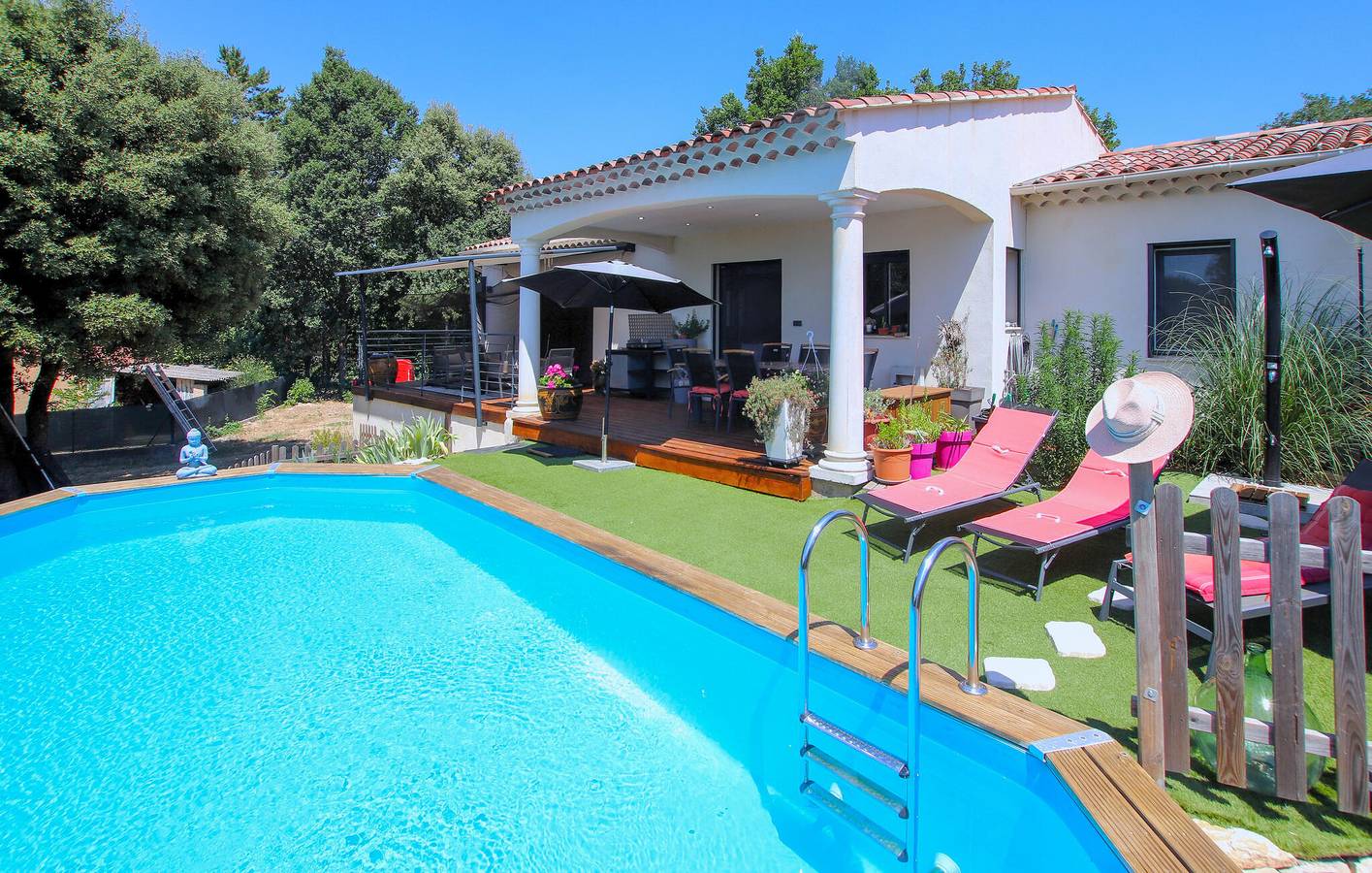 Spacieuse résidence avec piscine et terrasse, à proximité du centre de Régusse in Régusse, Région de Brignoles