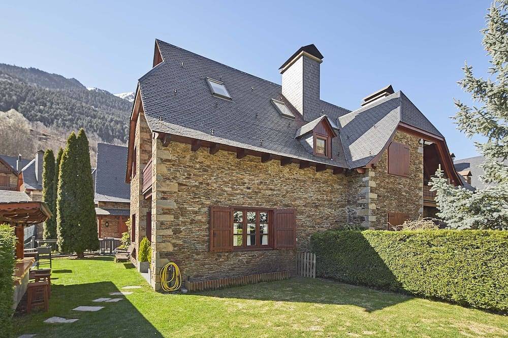El Jardi Secret in Escuñau, viella e mijaran