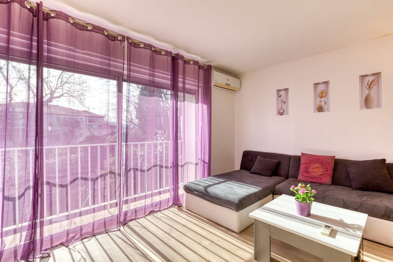 Apartamento entero, Gîte Acacia - Domaine de l'Enclos cerca del Mediterráneo y Montpellier in Mireval, Côte d'Améthyste