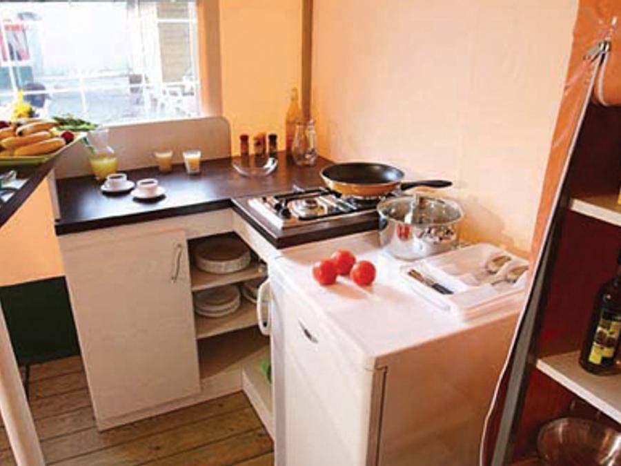 Flower Camping Les Cadenières - Bungalowzelt 5 personen - Zeltbungalow Standard 20m² 2 Schlafzimmer - gemeinsame Sanitäranlagen - ohne Klimaanlage 1/5 pers. in Villecroze, Draguignan Region