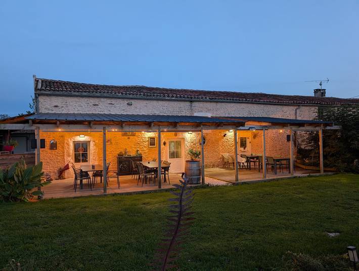 Guest room 'Chambre Retour De Plage' with shared pool, shared terrace and Wi-Fi in Chervettes, Rochefort region