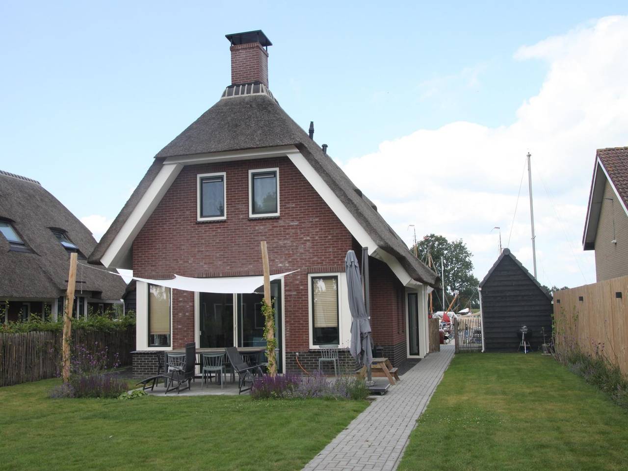 Villa in Friesland mit Steg für 9 Von Belvilla in Idskenhuizen, Ijsselmeer