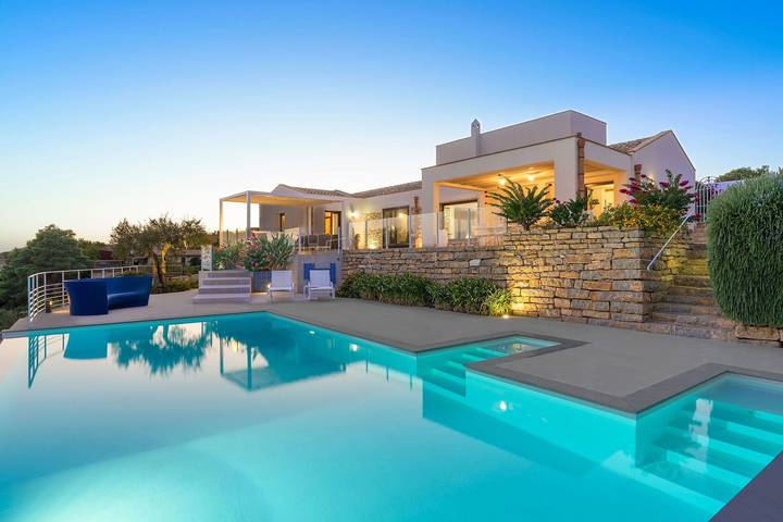 Chalet para 8 personas, con piscina y terraza - 1