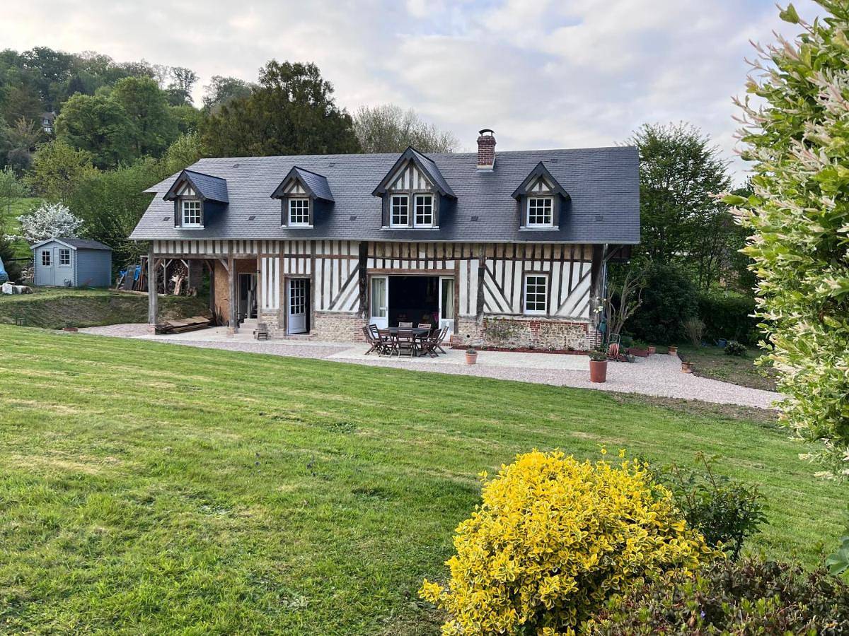 Three-Bedroom House in Pierrefitte-en-Auge, Région de Lisieux