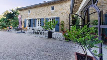 Chambre d’hôte pour 2 personnes, avec jardin et piscine à Saint-Alexandre